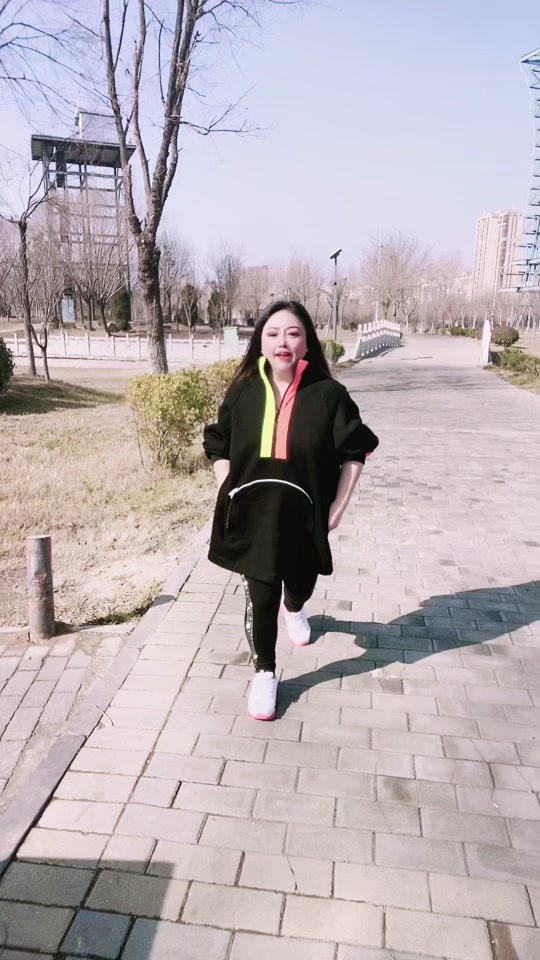 小苹果版姐姐配音(小苹果姐姐是男是女)-第7张图片-有道翻译官网